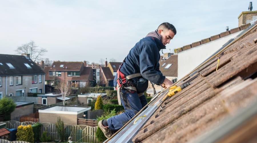 Kosten zonnepanelen Plat dak [2020] | Prijsvoorbeelden